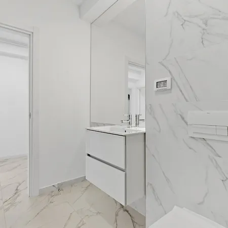 Relax With A View And Private Parking Apartment Bucharest